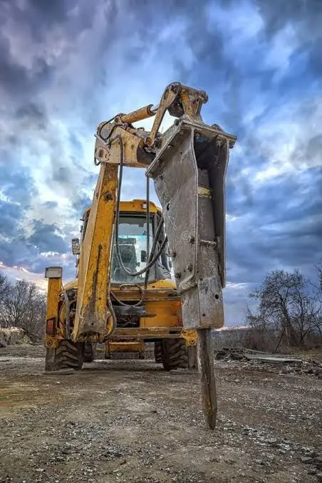 Koparka z młotem hydraulicznym wyburzeniowym - KanTrans